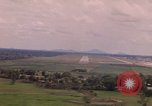 Standbild Luftfahrzeug landet Thailand, 1967, aus Sekunde 27 historischem Filmmaterial Videoclip 65675038791