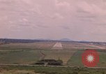Standbild Luftfahrzeug landet Thailand, 1967, aus Sekunde 43 historischem Filmmaterial Videoclip 65675038791