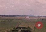 Standbild Luftfahrzeug landet Thailand, 1967, aus Sekunde 47 historischem Filmmaterial Videoclip 65675038791