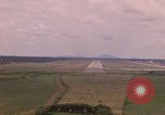 Standbild Luftfahrzeug landet Thailand, 1967, aus Sekunde 48 historischem Filmmaterial Videoclip 65675038791