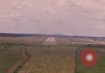 Standbild Luftfahrzeug landet Thailand, 1967, aus Sekunde 50 historischem Filmmaterial Videoclip 65675038791