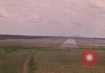 Standbild Luftfahrzeug landet Thailand, 1967, aus Sekunde 54 historischem Filmmaterial Videoclip 65675038791