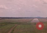 Standbild Luftfahrzeug landet Thailand, 1967, aus Sekunde 56 historischem Filmmaterial Videoclip 65675038791