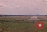 Standbild Luftfahrzeug landet Thailand, 1967, aus Sekunde 58 historischem Filmmaterial Videoclip 65675038791