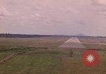 Standbild Luftfahrzeug landet Thailand, 1967, aus Sekunde 59 historischem Filmmaterial Videoclip 65675038791