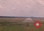 Standbild Luftfahrzeug landet Thailand, 1967, aus Sekunde 60 historischem Filmmaterial Videoclip 65675038791