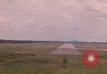 Standbild Luftfahrzeug landet Thailand, 1967, aus Sekunde 61 historischem Filmmaterial Videoclip 65675038791