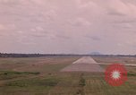 Standbild Luftfahrzeug landet Thailand, 1967, aus Sekunde 62 historischem Filmmaterial Videoclip 65675038791
