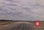 Standbild Luftfahrzeug landet Ubon Ratchathani Thailand, 1967, aus Sekunde 24 historischem Filmmaterial Videoclip 65675038792