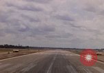 Standbild Luftfahrzeug landet Ubon Ratchathani Thailand, 1967, aus Sekunde 25 historischem Filmmaterial Videoclip 65675038792