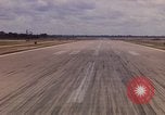 Standbild Luftfahrzeug landet Ubon Ratchathani Thailand, 1967, aus Sekunde 32 historischem Filmmaterial Videoclip 65675038792