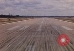 Standbild Luftfahrzeug landet Ubon Ratchathani Thailand, 1967, aus Sekunde 33 historischem Filmmaterial Videoclip 65675038792