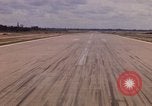 Standbild Luftfahrzeug landet Ubon Ratchathani Thailand, 1967, aus Sekunde 35 historischem Filmmaterial Videoclip 65675038792