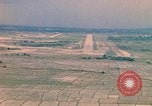 Image aéronef atterrit en Thaïlande, 1967, de la seconde 6 séquences d'archives historiques vidéo 65675038793
