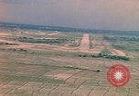Image aéronef atterrit en Thaïlande, 1967, de la seconde 8 séquences d'archives historiques vidéo 65675038793