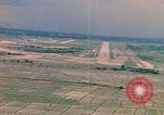 Image aéronef atterrit en Thaïlande, 1967, de la seconde 9 séquences d'archives historiques vidéo 65675038793