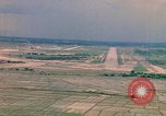 Image aéronef atterrit en Thaïlande, 1967, de la seconde 11 séquences d'archives historiques vidéo 65675038793