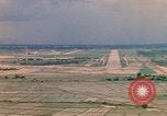 Image aéronef atterrit en Thaïlande, 1967, de la seconde 14 séquences d'archives historiques vidéo 65675038793