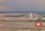 Image aéronef atterrit en Thaïlande, 1967, de la seconde 15 séquences d'archives historiques vidéo 65675038793
