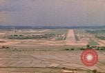 Image aéronef atterrit en Thaïlande, 1967, de la seconde 16 séquences d'archives historiques vidéo 65675038793