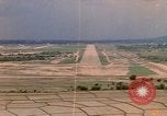 Image aéronef atterrit en Thaïlande, 1967, de la seconde 22 séquences d'archives historiques vidéo 65675038793