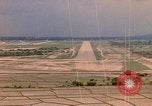 Image aéronef atterrit en Thaïlande, 1967, de la seconde 23 séquences d'archives historiques vidéo 65675038793