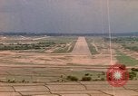 Image aéronef atterrit en Thaïlande, 1967, de la seconde 24 séquences d'archives historiques vidéo 65675038793