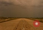 Image aéronef atterrit en Thaïlande, 1967, de la seconde 38 séquences d'archives historiques vidéo 65675038793