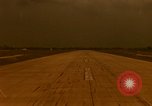 Image aéronef atterrit en Thaïlande, 1967, de la seconde 45 séquences d'archives historiques vidéo 65675038793