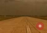 Image aéronef atterrit en Thaïlande, 1967, de la seconde 50 séquences d'archives historiques vidéo 65675038793