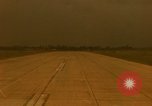 Image aéronef atterrit en Thaïlande, 1967, de la seconde 54 séquences d'archives historiques vidéo 65675038793