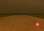 Image aéronef atterrit en Thaïlande, 1967, de la seconde 55 séquences d'archives historiques vidéo 65675038793
