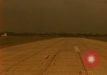 Image aéronef atterrit en Thaïlande, 1967, de la seconde 61 séquences d'archives historiques vidéo 65675038793