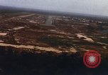 Image aéronef atterrit en Thaïlande, 1967, de la seconde 4 séquences d'archives historiques vidéo 65675038794