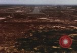 Image aéronef atterrit en Thaïlande, 1967, de la seconde 18 séquences d'archives historiques vidéo 65675038794