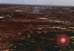Image aéronef atterrit en Thaïlande, 1967, de la seconde 19 séquences d'archives historiques vidéo 65675038794