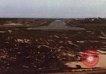 Image aéronef atterrit en Thaïlande, 1967, de la seconde 33 séquences d'archives historiques vidéo 65675038794