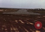 Image aéronef atterrit en Thaïlande, 1967, de la seconde 37 séquences d'archives historiques vidéo 65675038794