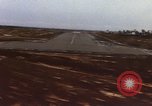 Image aéronef atterrit en Thaïlande, 1967, de la seconde 39 séquences d'archives historiques vidéo 65675038794