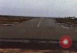 Image aéronef atterrit en Thaïlande, 1967, de la seconde 42 séquences d'archives historiques vidéo 65675038794