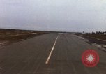 Image aéronef atterrit en Thaïlande, 1967, de la seconde 44 séquences d'archives historiques vidéo 65675038794