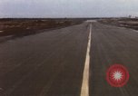 Image aéronef atterrit en Thaïlande, 1967, de la seconde 61 séquences d'archives historiques vidéo 65675038794