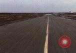 Image aéronef atterrit en Thaïlande, 1967, de la seconde 62 séquences d'archives historiques vidéo 65675038794
