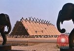 Image chapelle construction Udorn Royal Thai Air Force Base en Thaïlande, 1967, de la seconde 13 séquences d'archives historiques vidéo 65675038801