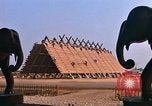 Image chapelle construction Udorn Royal Thai Air Force Base en Thaïlande, 1967, de la seconde 15 séquences d'archives historiques vidéo 65675038801