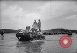 Standbild Japanische Infanterie Waten im seichten Flüssen Hunan China, 1941, aus Sekunde 23 historischem Filmmaterial Videoclip 65675038832