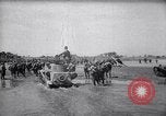 Standbild Japanische Infanterie Waten im seichten Flüssen Hunan China, 1941, aus Sekunde 29 historischem Filmmaterial Videoclip 65675038832