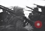 Standbild Japanische Infanterie Waten im seichten Flüssen Hunan China, 1941, aus Sekunde 33 historischem Filmmaterial Videoclip 65675038832