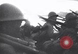 Standbild Japanische Infanterie Waten im seichten Flüssen Hunan China, 1941, aus Sekunde 35 historischem Filmmaterial Videoclip 65675038832