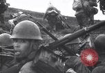 Standbild Japanische Infanterie Waten im seichten Flüssen Hunan China, 1941, aus Sekunde 47 historischem Filmmaterial Videoclip 65675038832